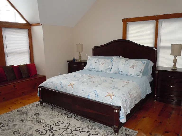 First floor king bedroom