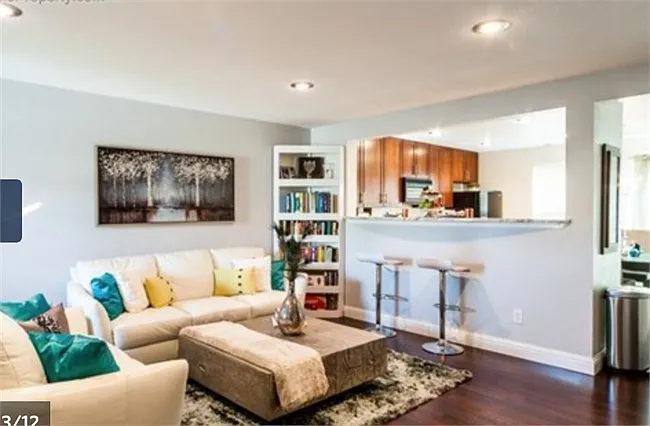 359 Montgomery Dr — Photo 2