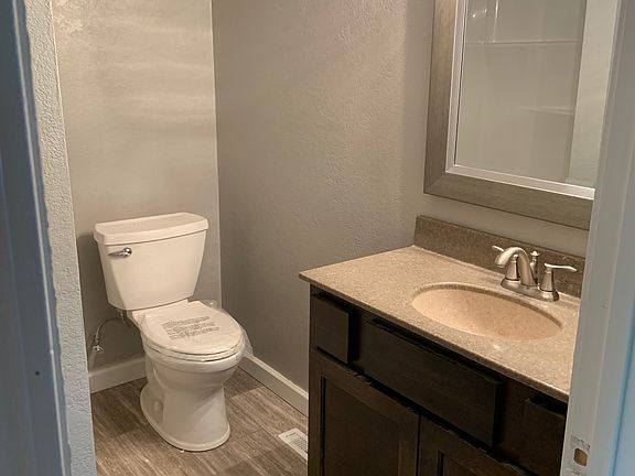 Upper level bathroom