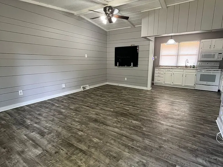 4200 Shirley Dr — Photo 3
