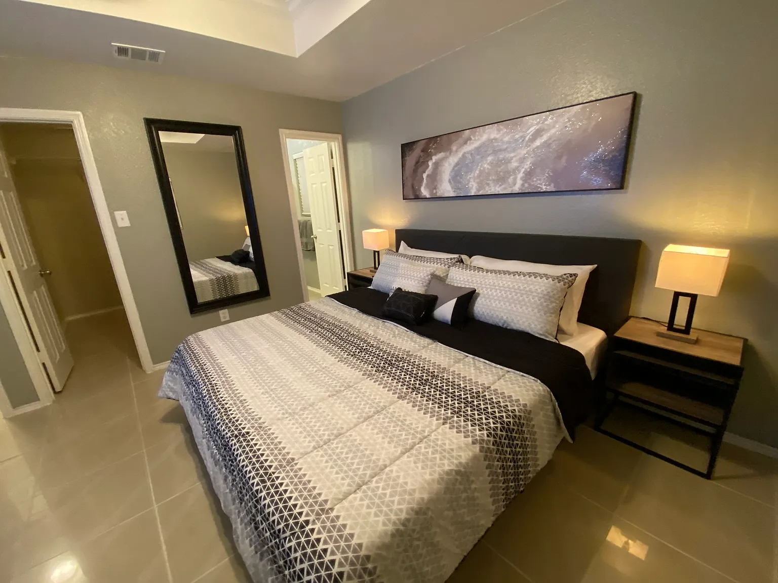 3 bed, 1196 sqft, $3,900 — Photo 3