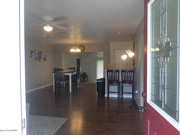 4th image of 585 Dianne Dr