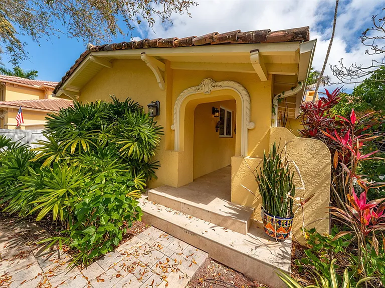 330 Royal Plaza Dr — Photo 37