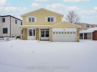 26 Longbow Sq, Toronto, ON M1W 2W7