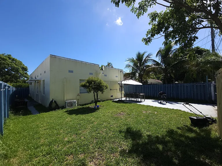1639 Hayes St — Photo 2