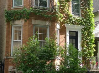 302 Wisconsin Ave #1, Oak Park, IL 60302