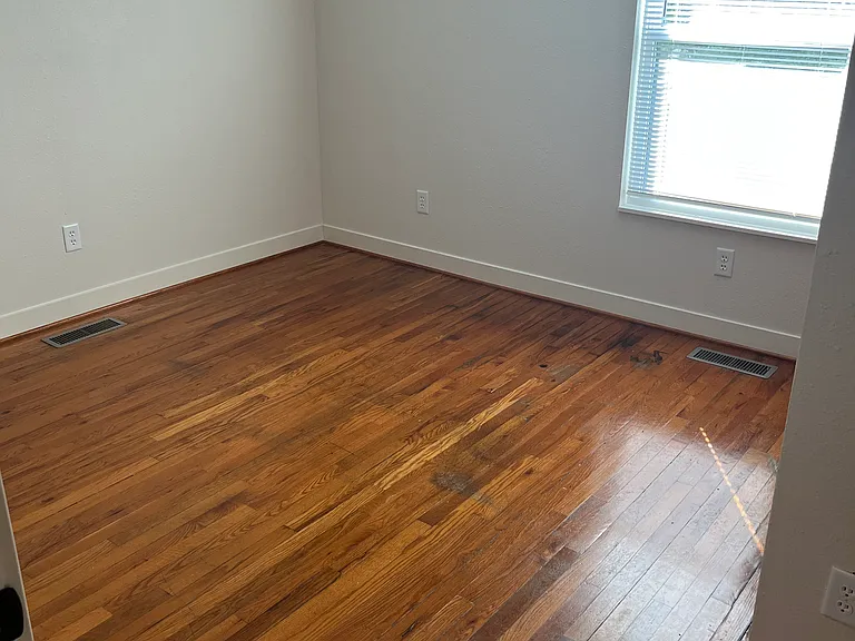 718 Walsh St — Photo 5