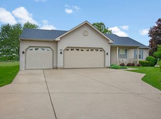 310 Fairwind Ct, Montgomery, IL 60538