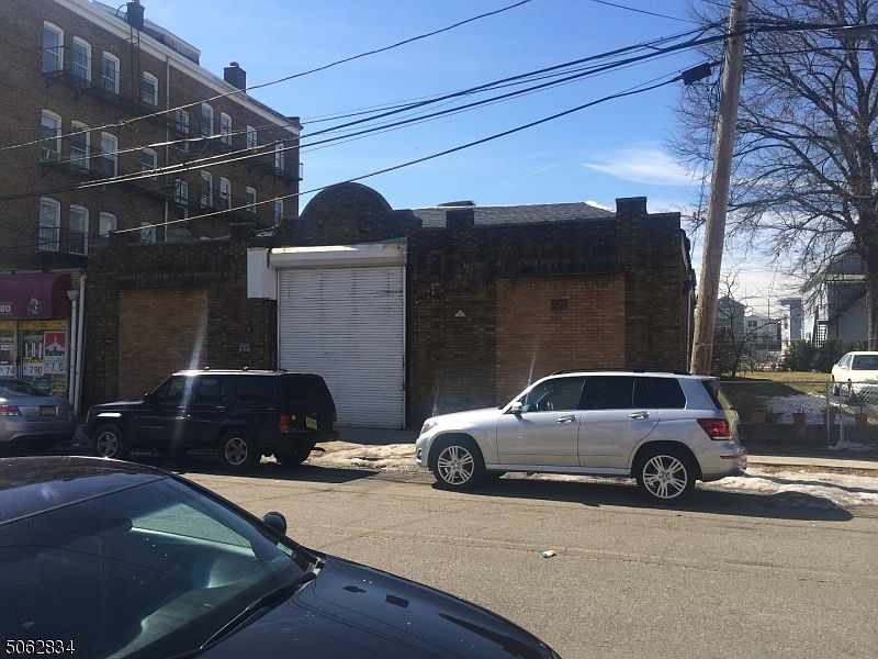 2nd image of 500 Magnolia Ave