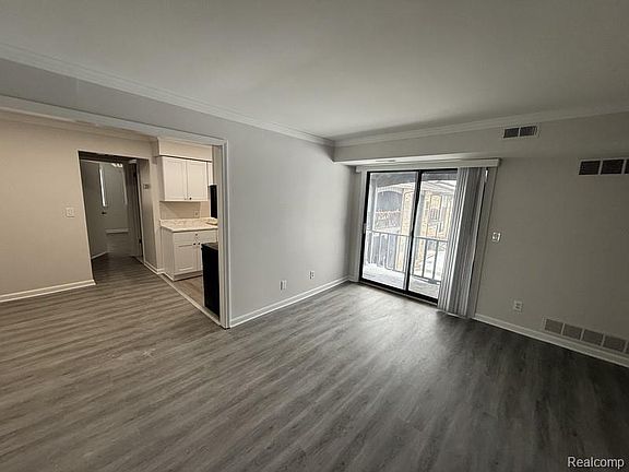 3rd image of 250 E Thirteen Mile Rd APT 11
