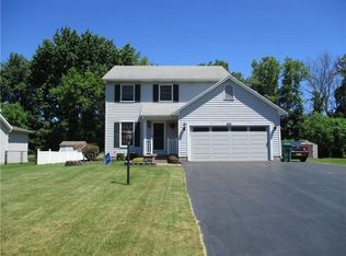662 Cardile Dr, Webster, NY 14580