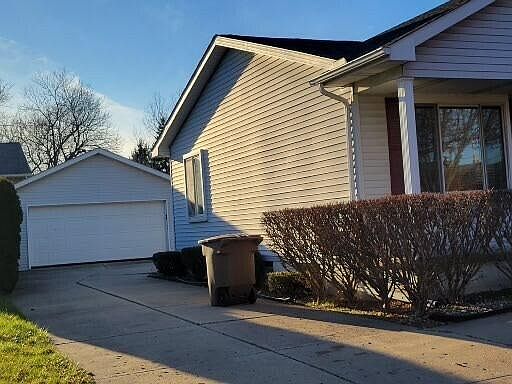 2nd image of 20 Chapman St