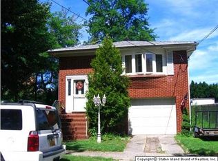 32 Riley Pl, Staten Island, NY 10302