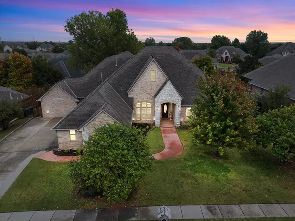 2716 Warwick Pl, Edmond, OK 73013