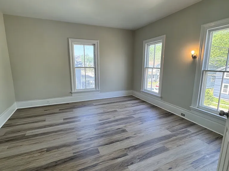 upstairs master with walk in closet