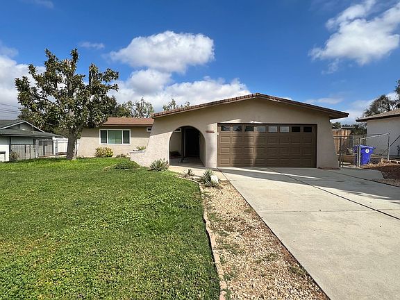 2nd image of 33932 Mariposa St
