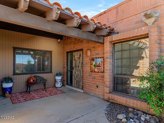 3rd image of 4402 N Camino Ferreo