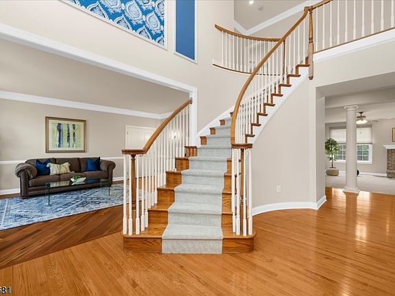 3rd image of 10 Claridge Ln