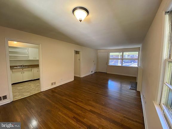 5th image of 2308 Crestmont Ave