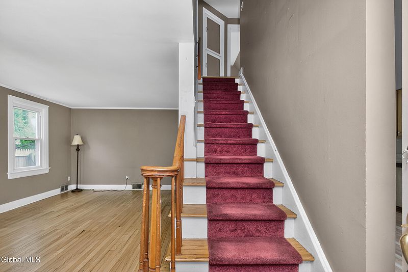 3rd image of 37 Victor Street