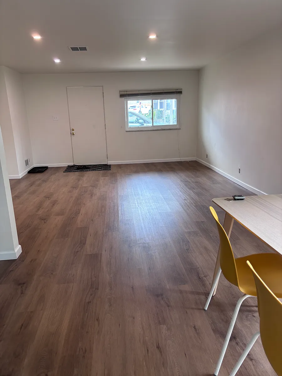 Building Photo - 102 Rothesay Ave #1