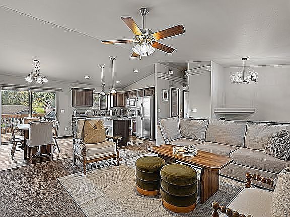 4th image of 2654 Meadows Dr