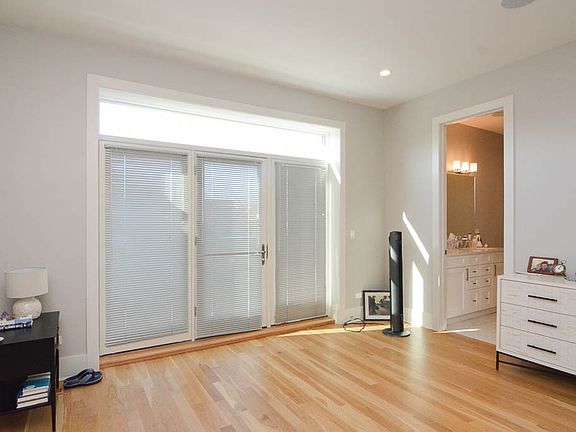 2nd image of 4133 N Kenmore Ave #1F