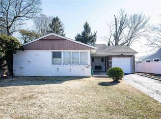 1375 Millwood Ln, Merrick, NY 11566