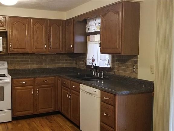 2nd image of 289 Trumbull Dr