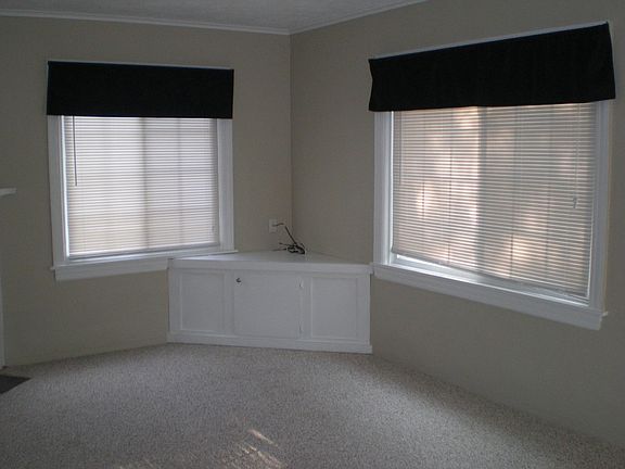 5th image of 1421 Cornell Dr SE