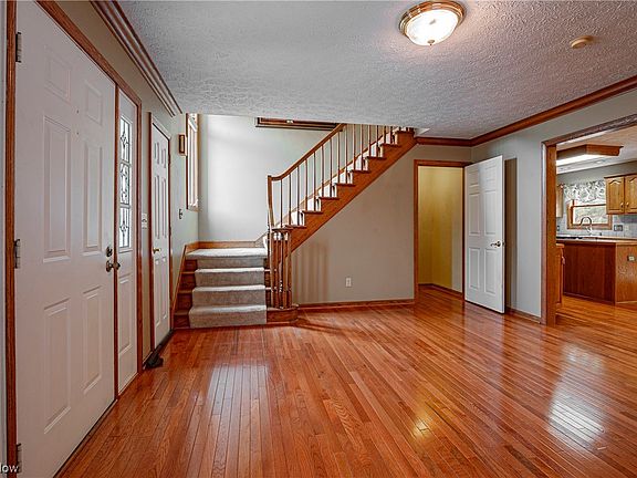 2nd image of 422 Belmont Park Dr
