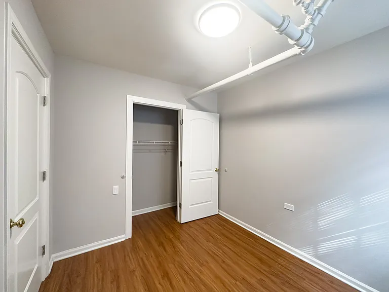 5748 N Winthrop Ave #100 — Photo 14
