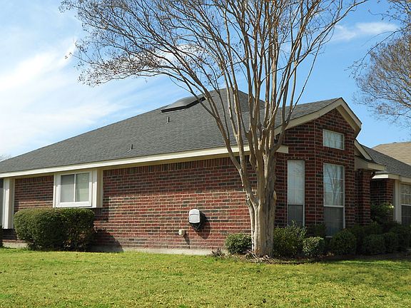 3rd image of 9101 Oak Hollow Dr