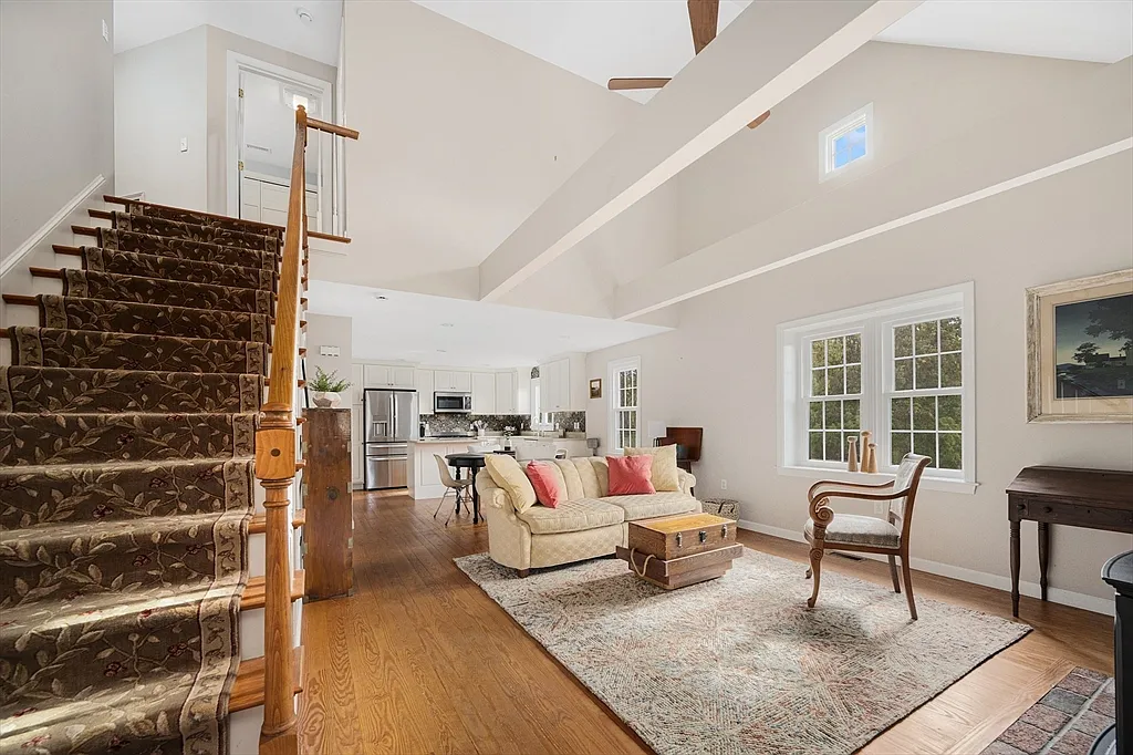 3 bed, 2.0 bath, 1200 sqft, $2,700 — Photo 4