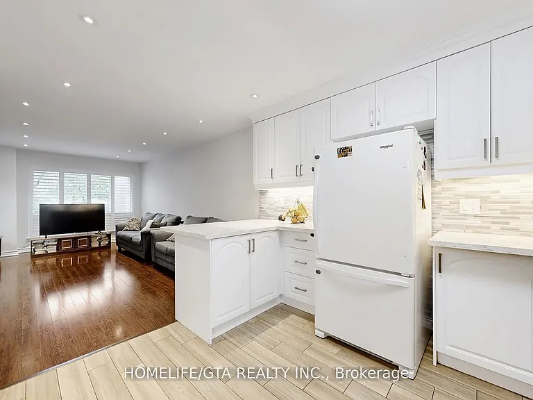 8 Whiteleas Ave — Photo 16