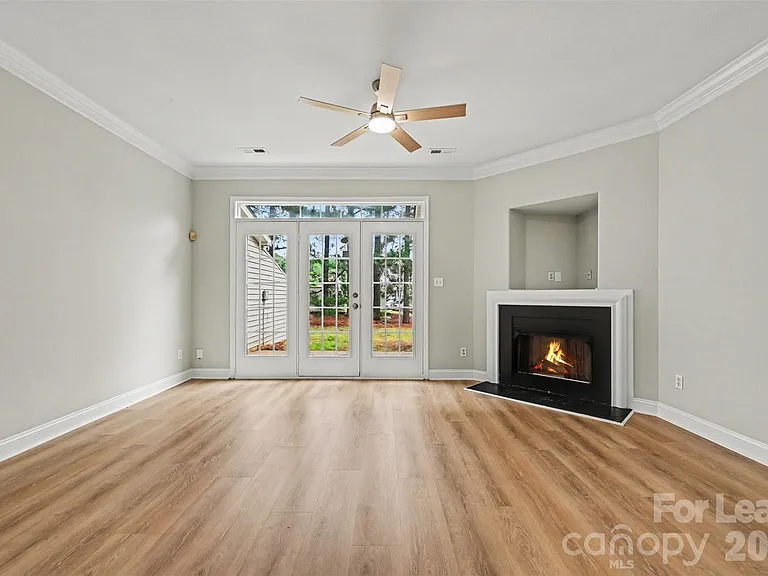 4413 Eaves Ln — Photo 3