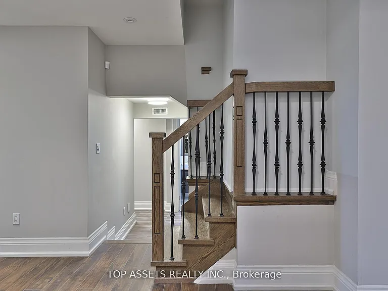 54 Madawaska Ave #BASEMENT — Photo 26