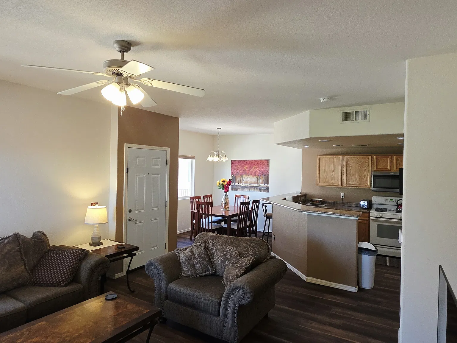 3 bed, 1235 sqft, $2,325 — Photo 2