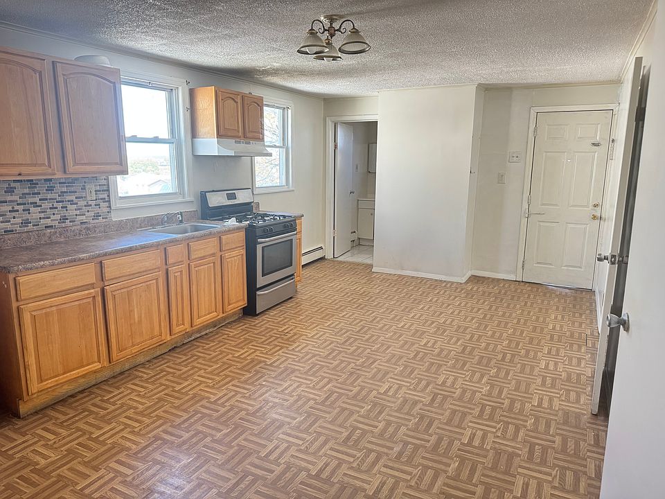 1st image of 257 Marshall St #3
