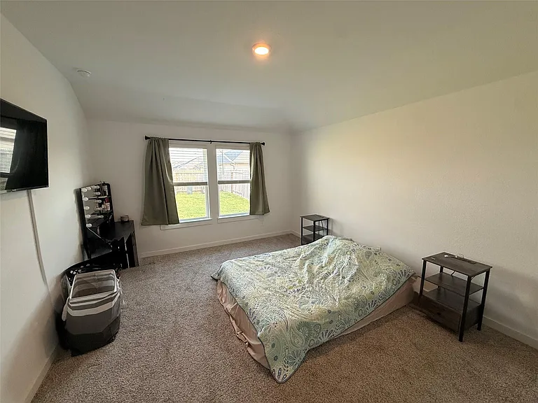1210 Hughes Crossing Dr — Photo 9