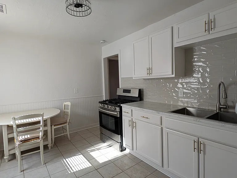 2304 NW 31st St — Photo 6
