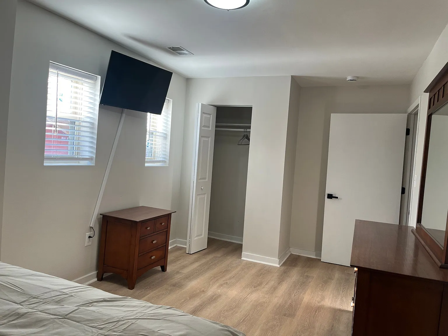 2 bed, 1200 sqft, $1,500 — Photo 4