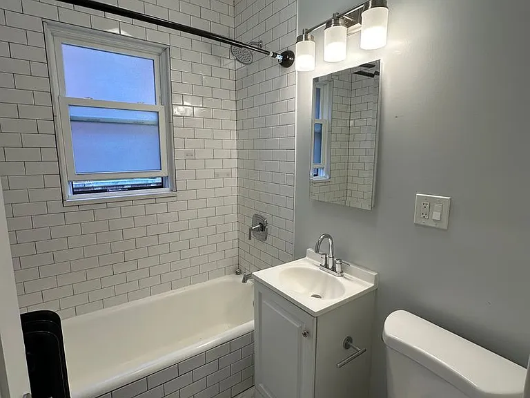 1383 W Greenleaf Ave #2N — Photo 17