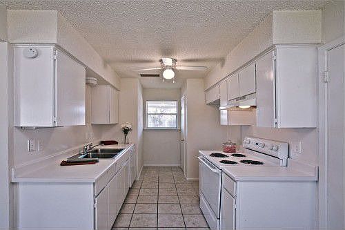 2nd image of 1665 Morrison Dr