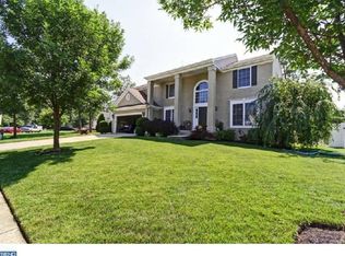 17 Brookstone Dr, Sicklerville, NJ 08081