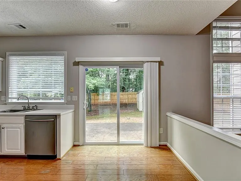 565 Alstonefield Dr — Photo 10