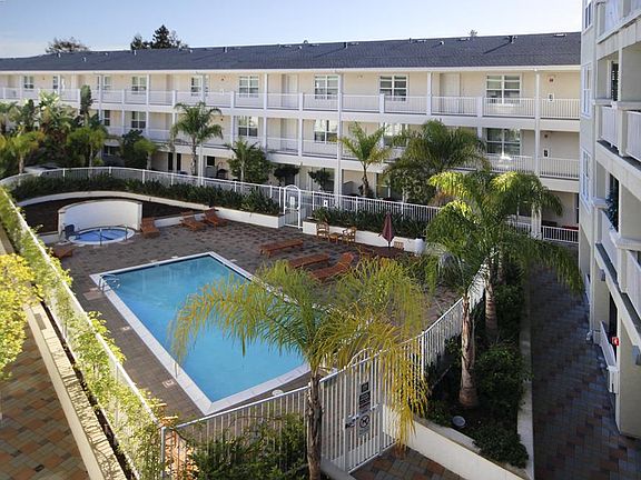 4th image of 2030 N Pacific Ave Unit 226