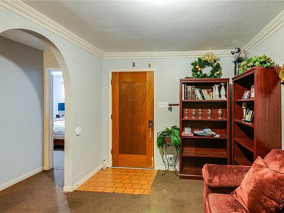 5th image of 2816 Southgate Dr