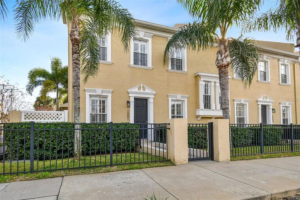 3 bed, 2.5 bath, 1472 sqft, $4,000 — Photo 1
