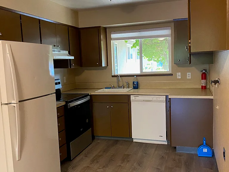 17259 SW Merlo Rd — Photo 6